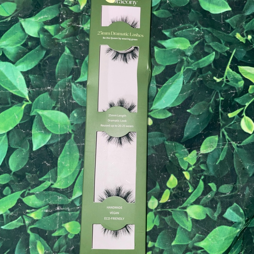 25mm dramatic eyelashes